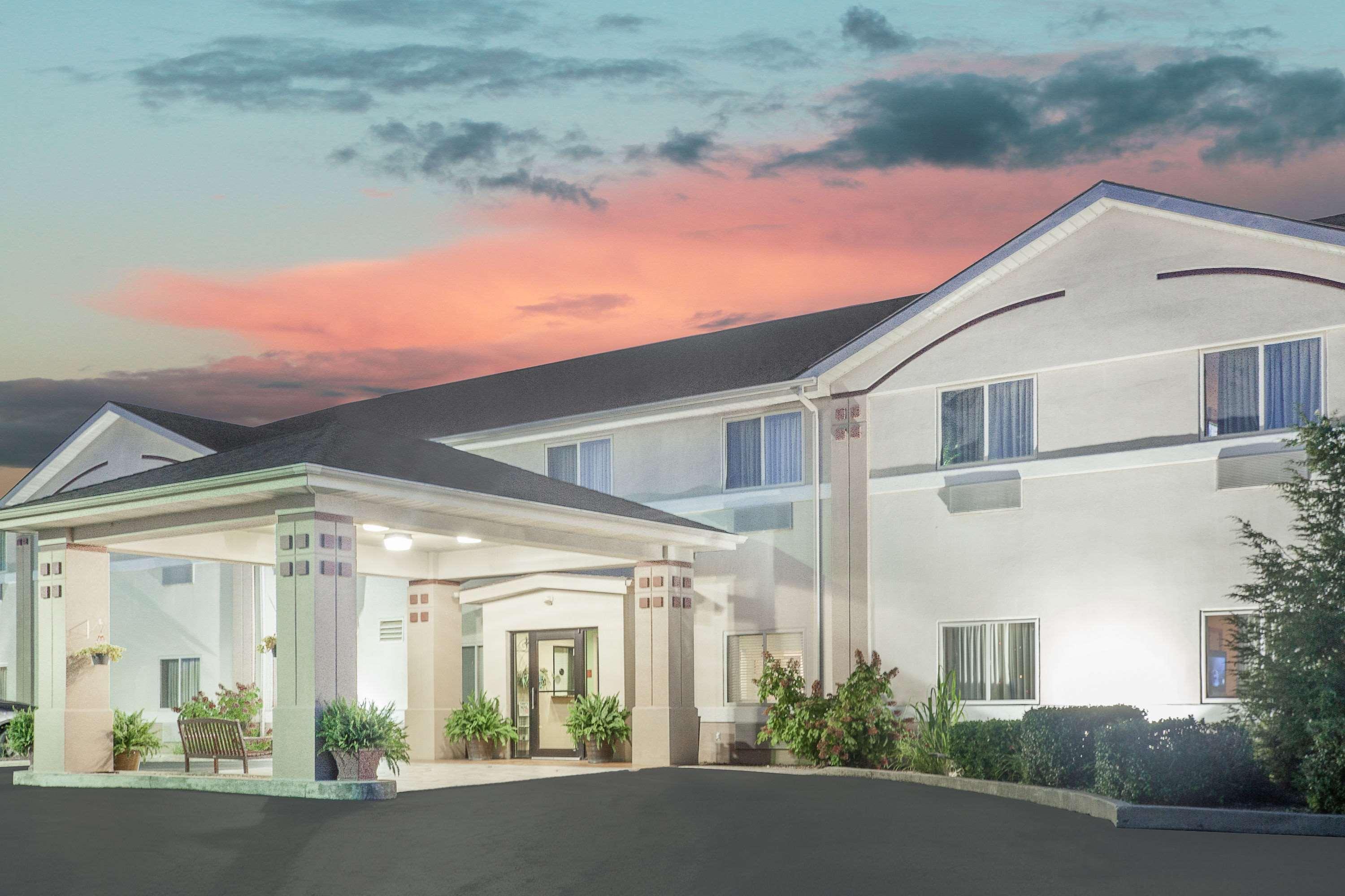 Super 8 By Wyndham Central City Buitenkant foto