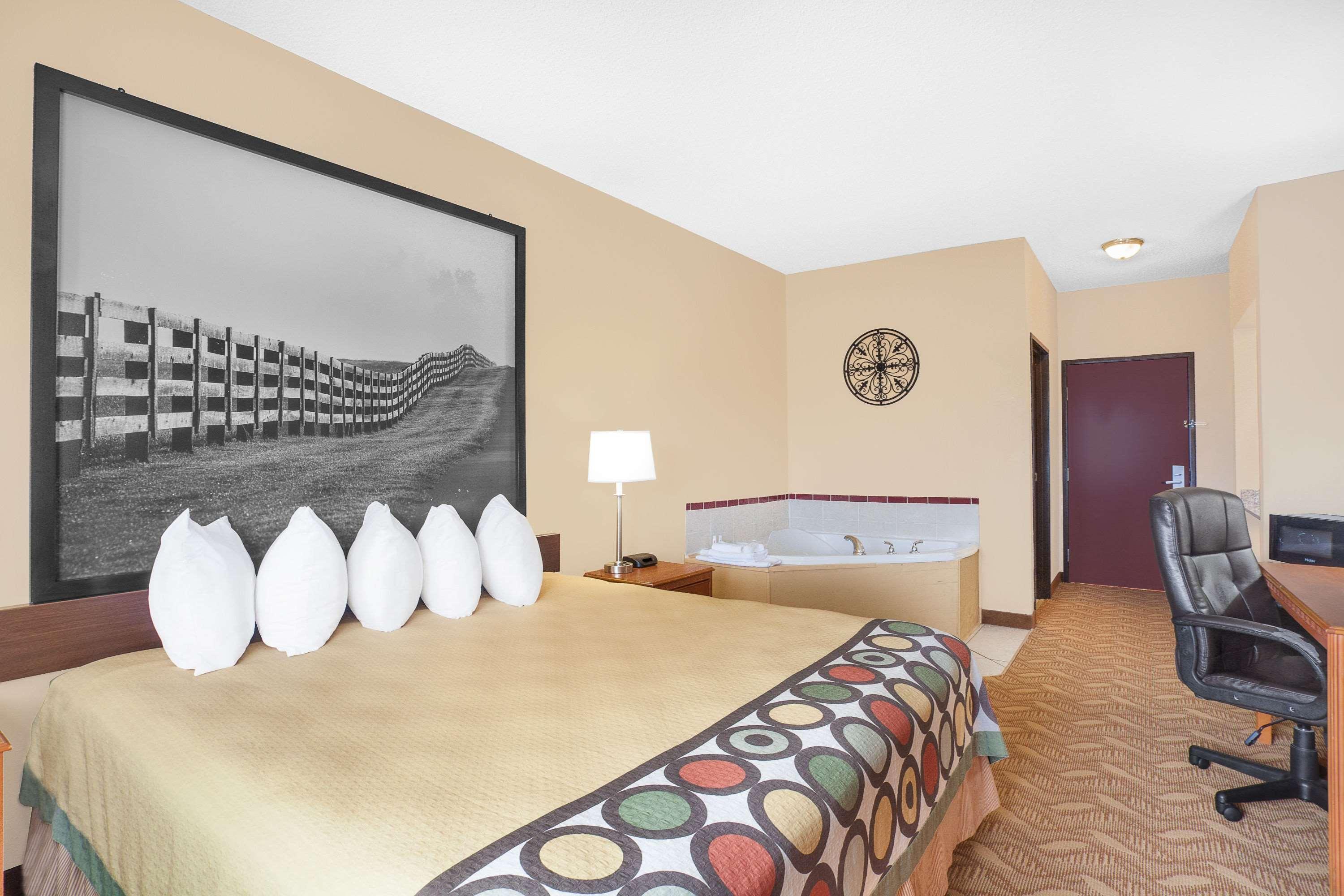 Super 8 By Wyndham Central City Buitenkant foto